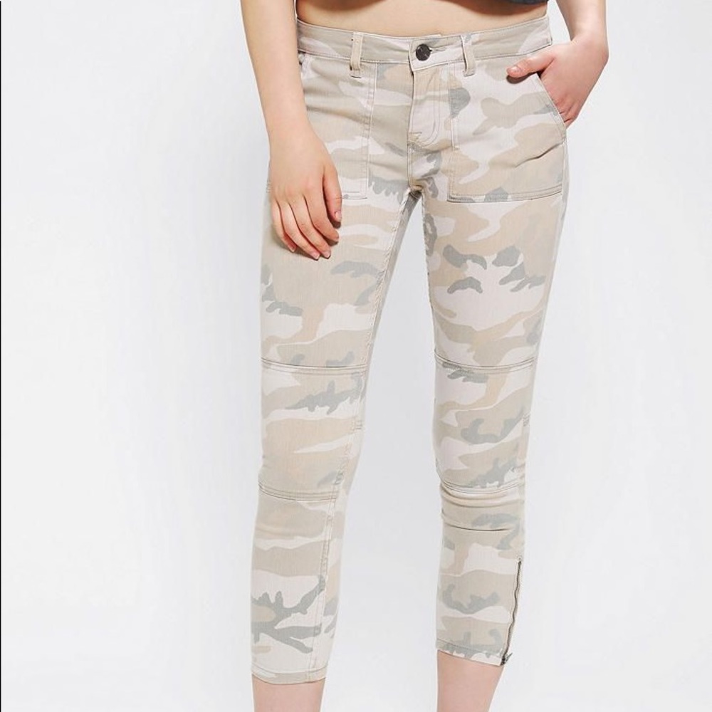 Cropped camo Skinny Cargos / camo jeans